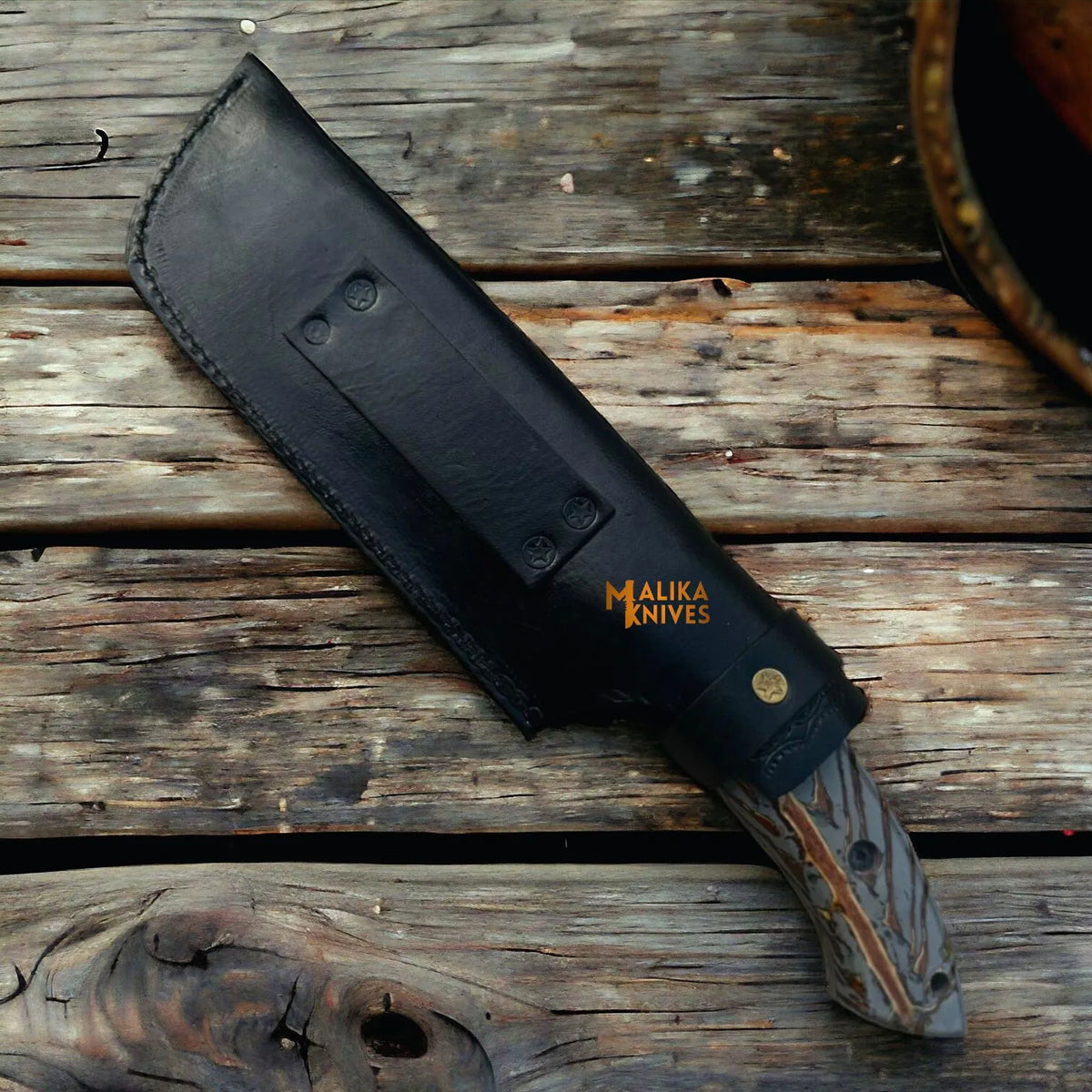 Damascus Bowie Knife with Pine-Cone Handle: A Fusion of Tradition and Modern Craftsmanship - RFE Marketing Ventures