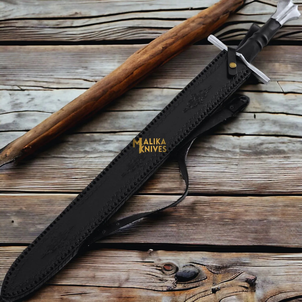 Handmade Medieval Knight Sword: Exquisite Damascus Arming Sword with Leather Sheath - RFE Marketing Ventures