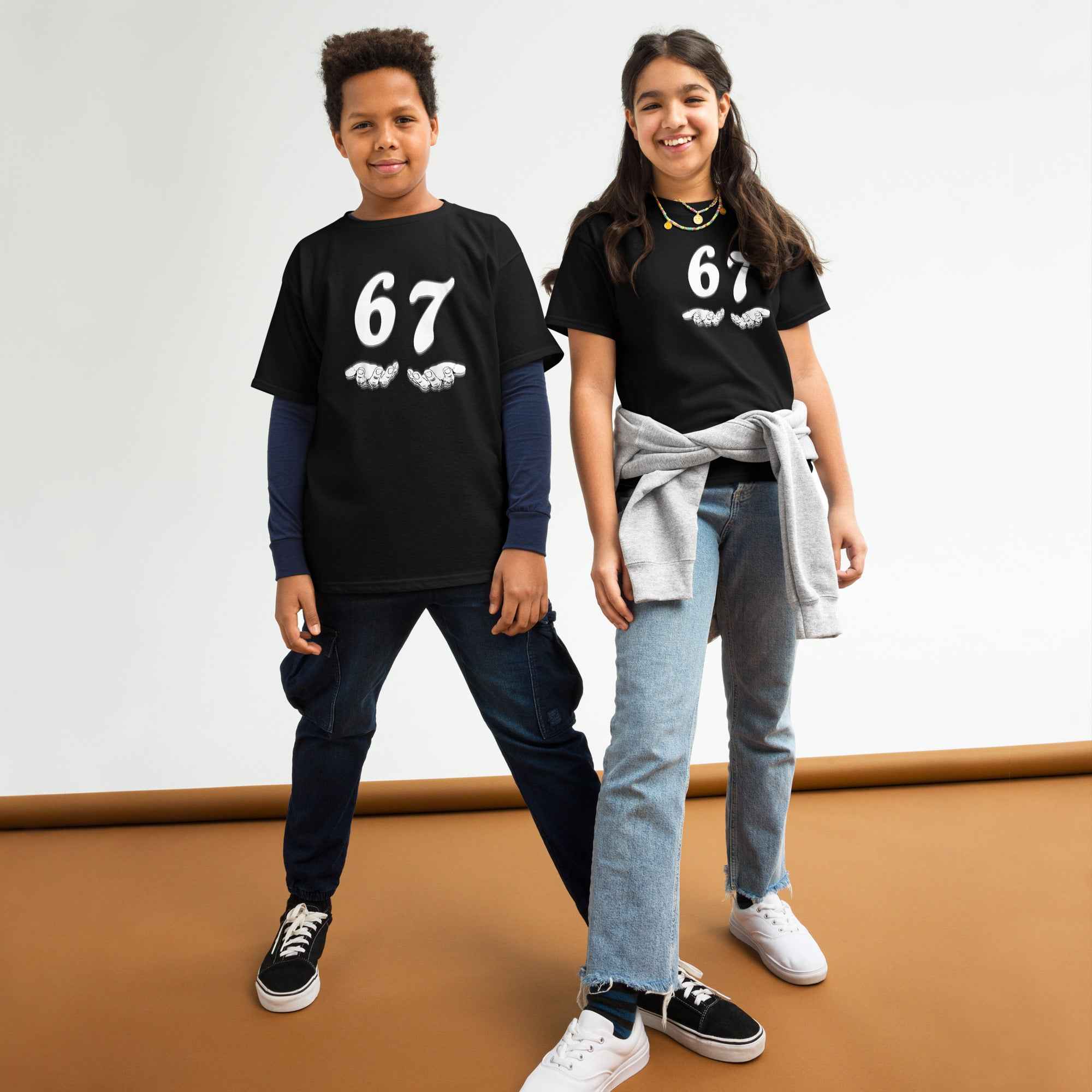 67 T-Shirt with hands